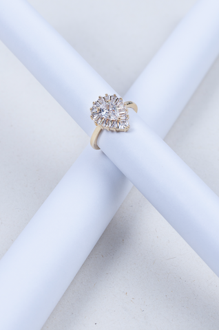 Translucent zircon ring